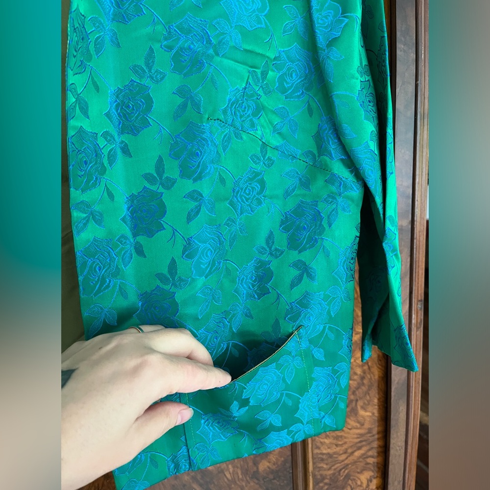 Vintage Green Silk Cropped Jacket with Embossed Blue Roses Jacket Pockets - Picture 2 of 6